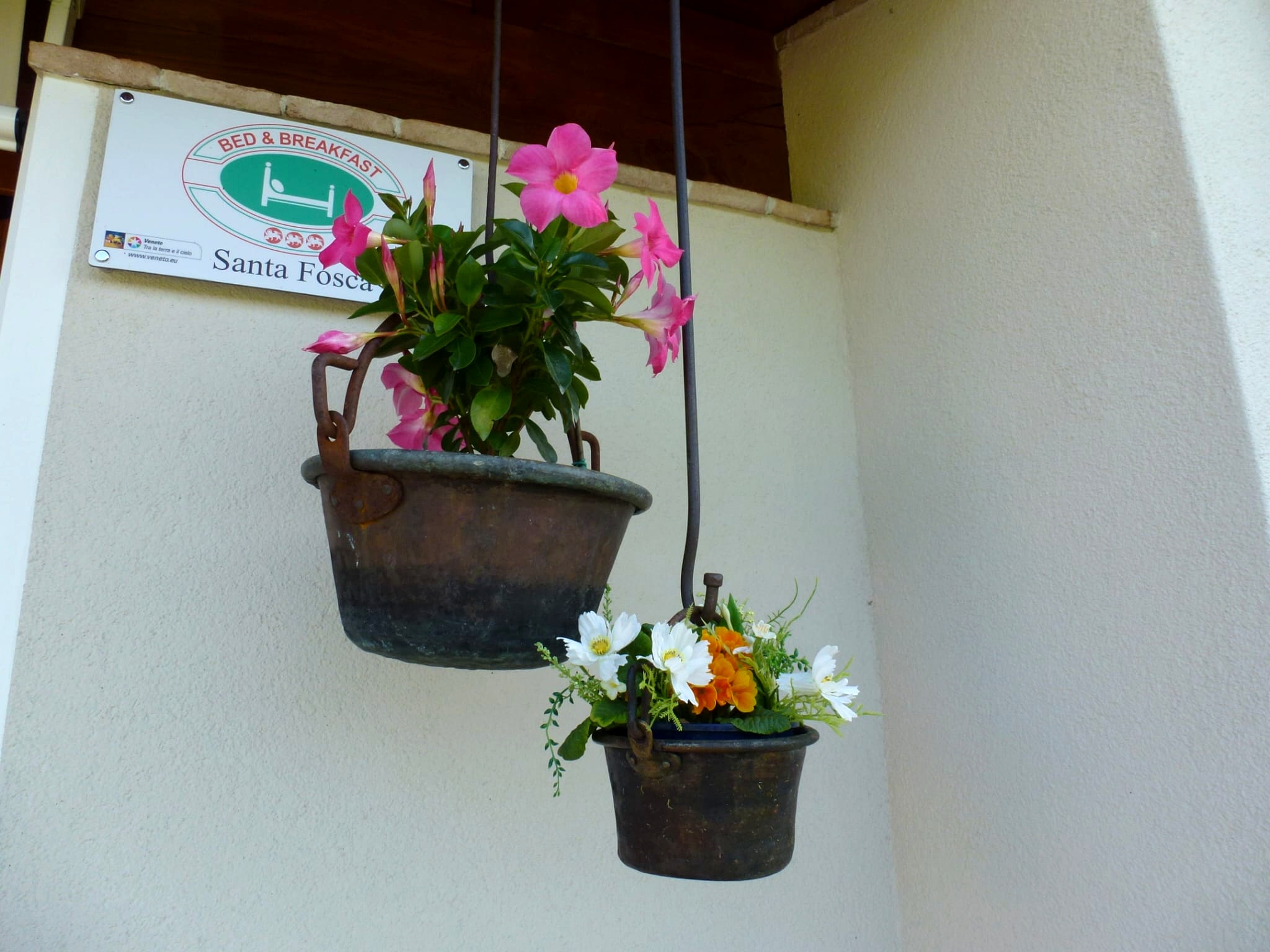 Fiori nel giardino del B&B Santa Fosca